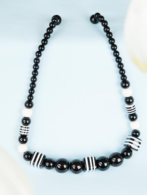 ethnic tribal handmade resin beaded fashion necklace - 21982911 - Standard Image - 0