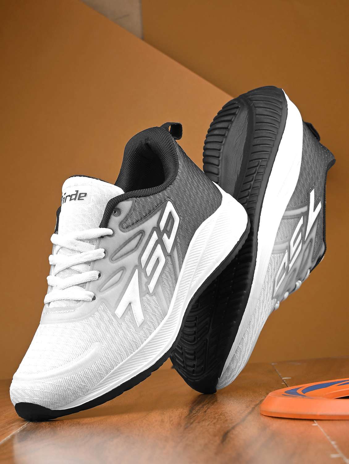 men black lace up sport shoe