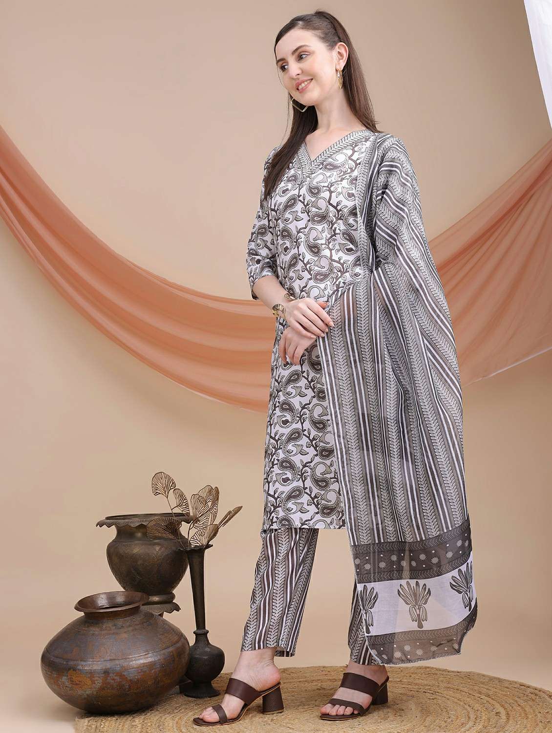 women three quarter sleeve kurta pant with dupatta set - 21983309 - Standard Image - 2