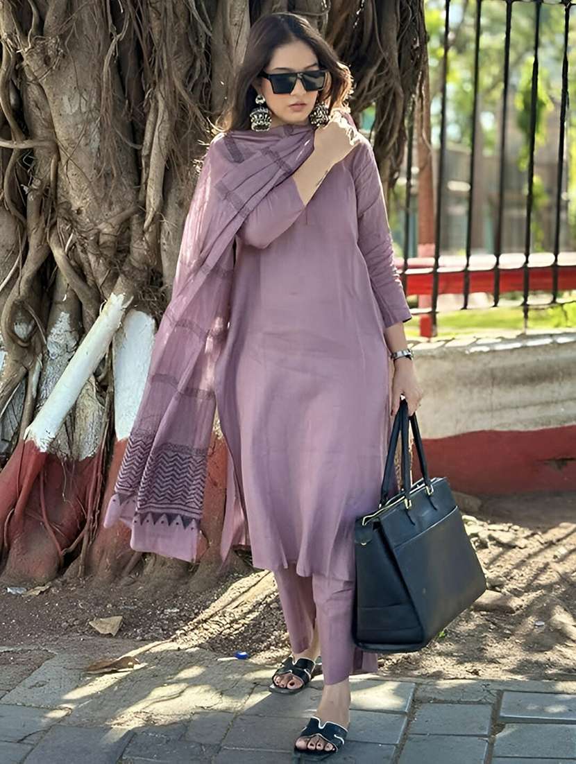 women three quarter sleeve kurta pant with dupatta set - 21983319 - Standard Image - 2
