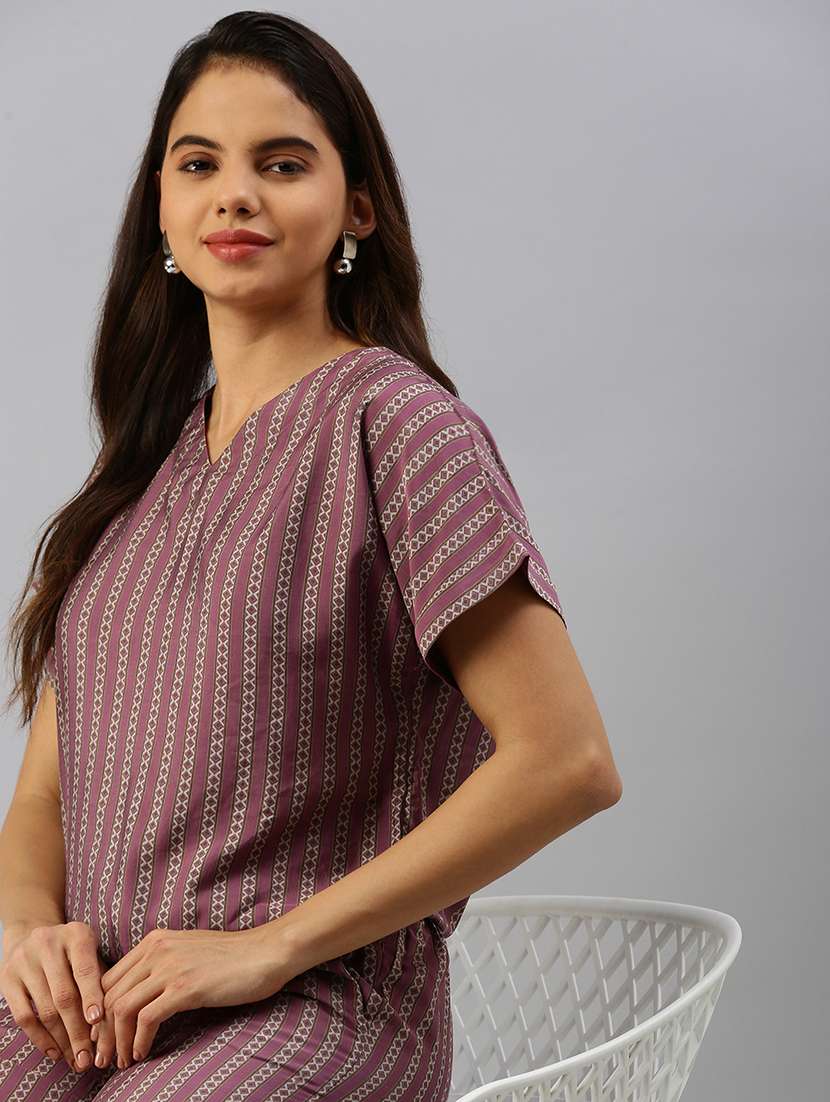 women geometric print short sleeve crop top - 21986228 - Standard Image - 2