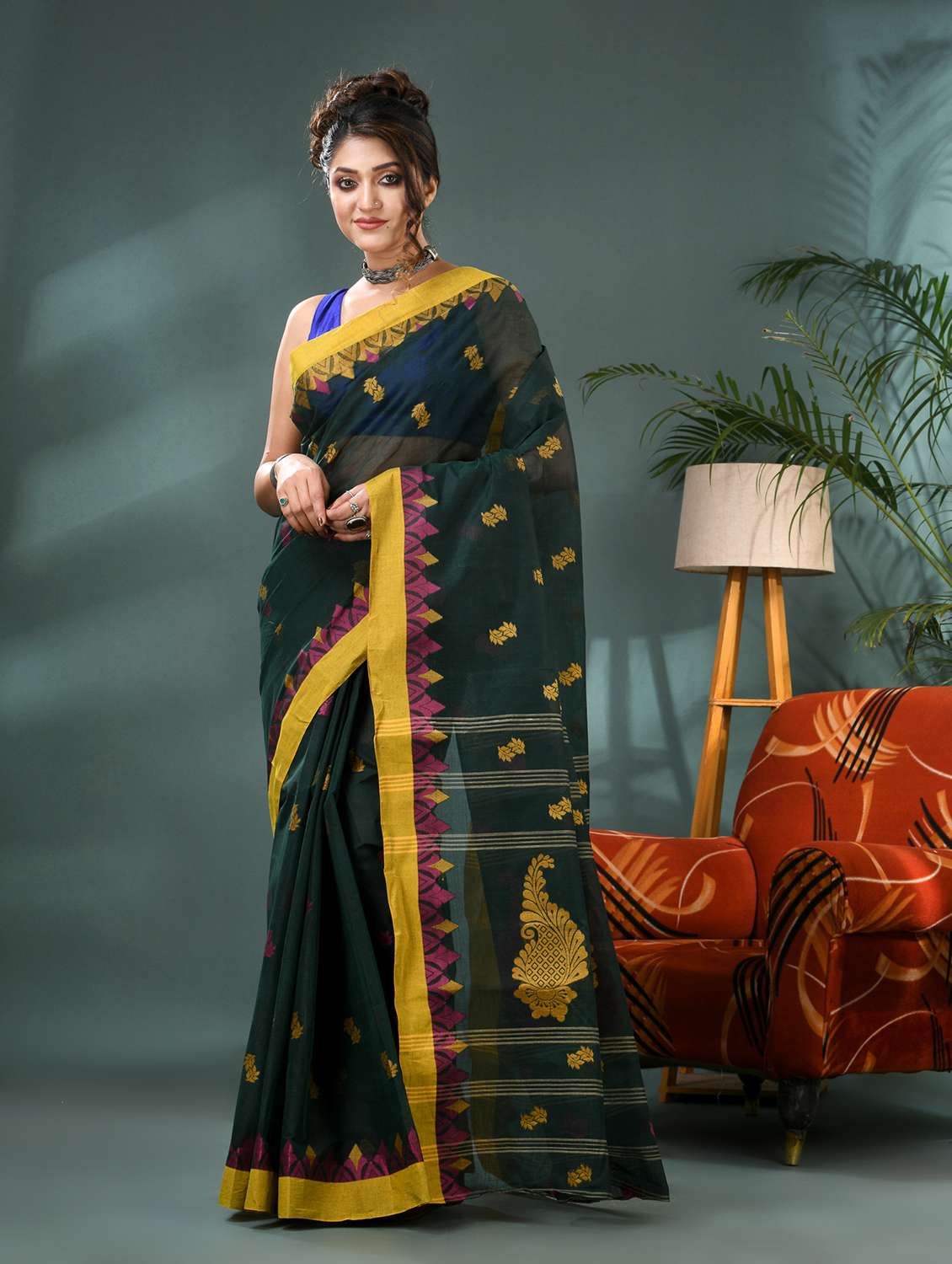 women self design handloom saree - 21986585 - Standard Image - 2