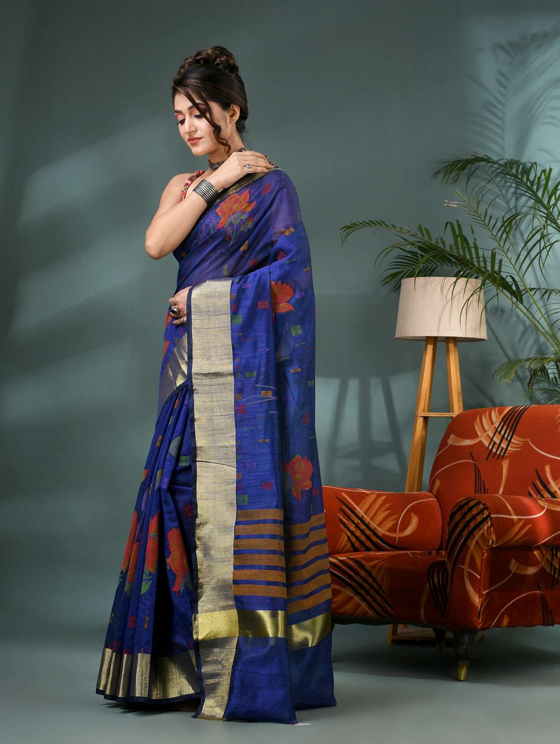 women self design handloom saree with blouse - 21986587 -  Standard Image - 2
