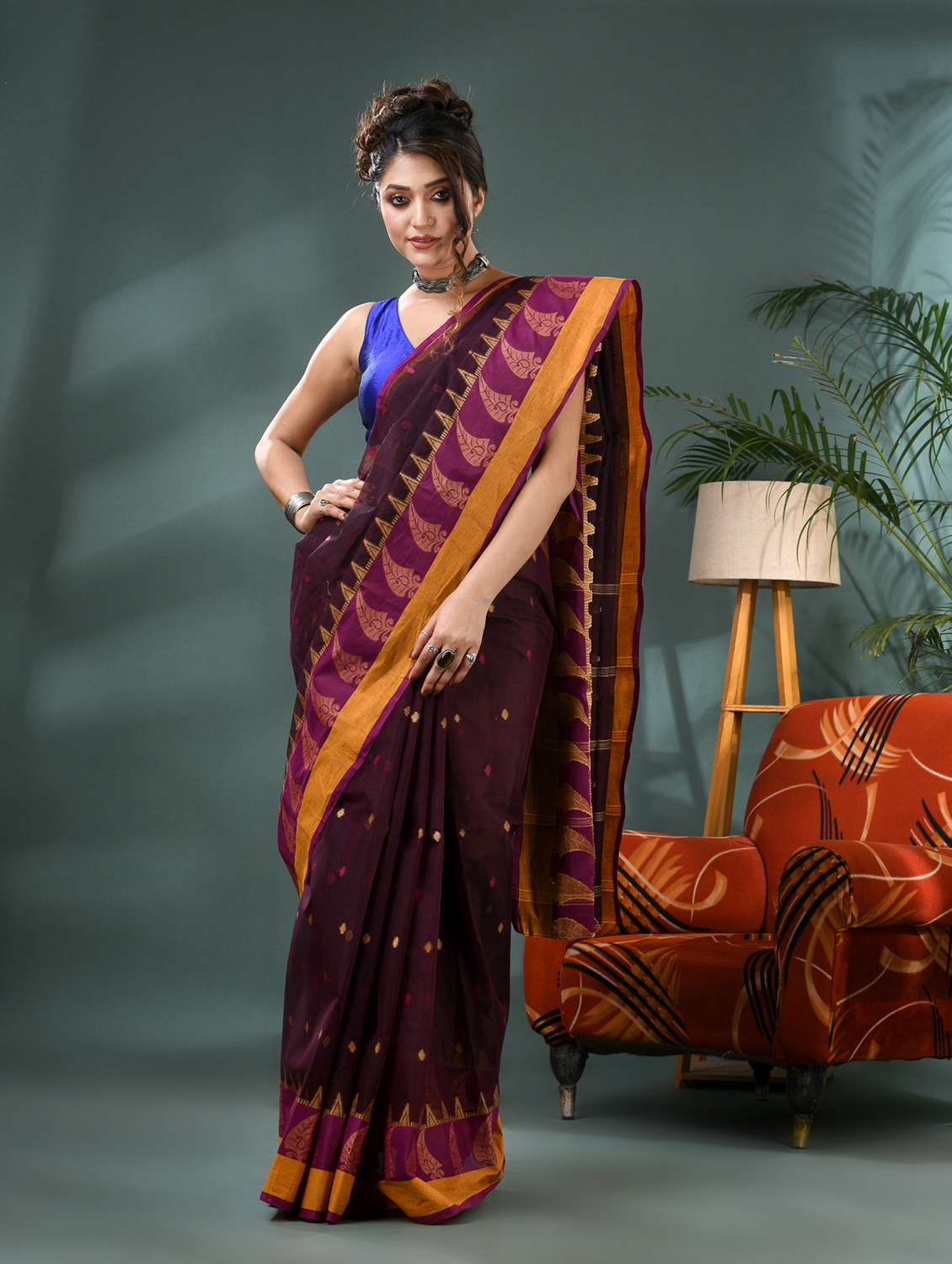 women self design handloom saree