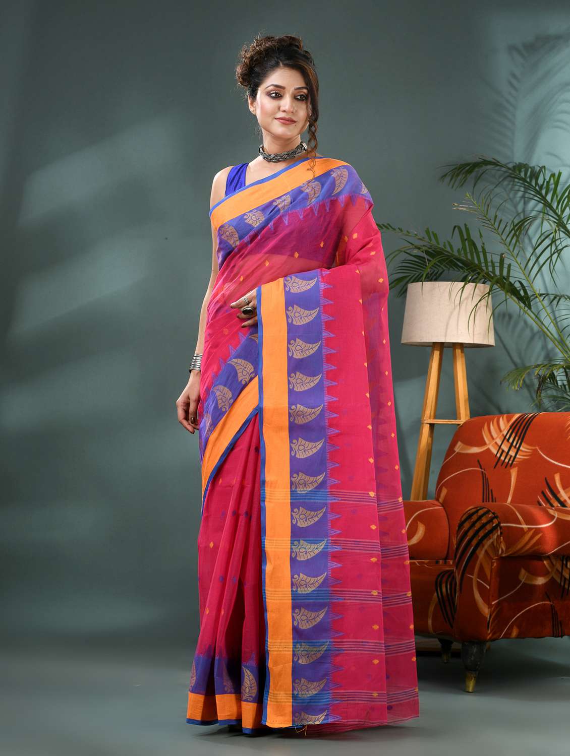 women self design handloom saree - 21986592 - Standard Image - 2