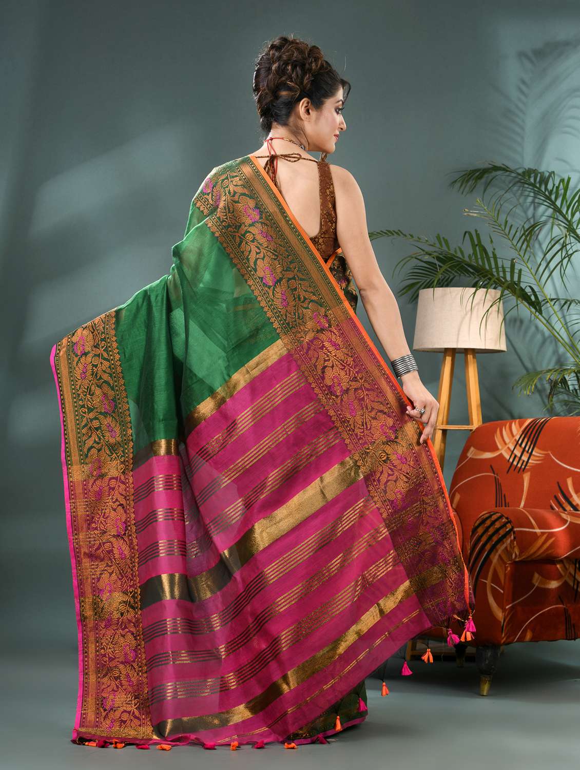 women solid with bordered saree with blouse - 21986613 -  Standard Image - 2
