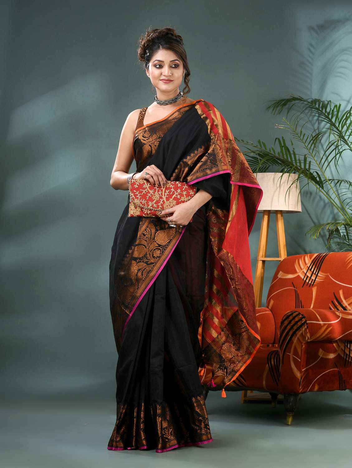 women solid with bordered saree with blouse - 21986615 -  Standard Image - 2