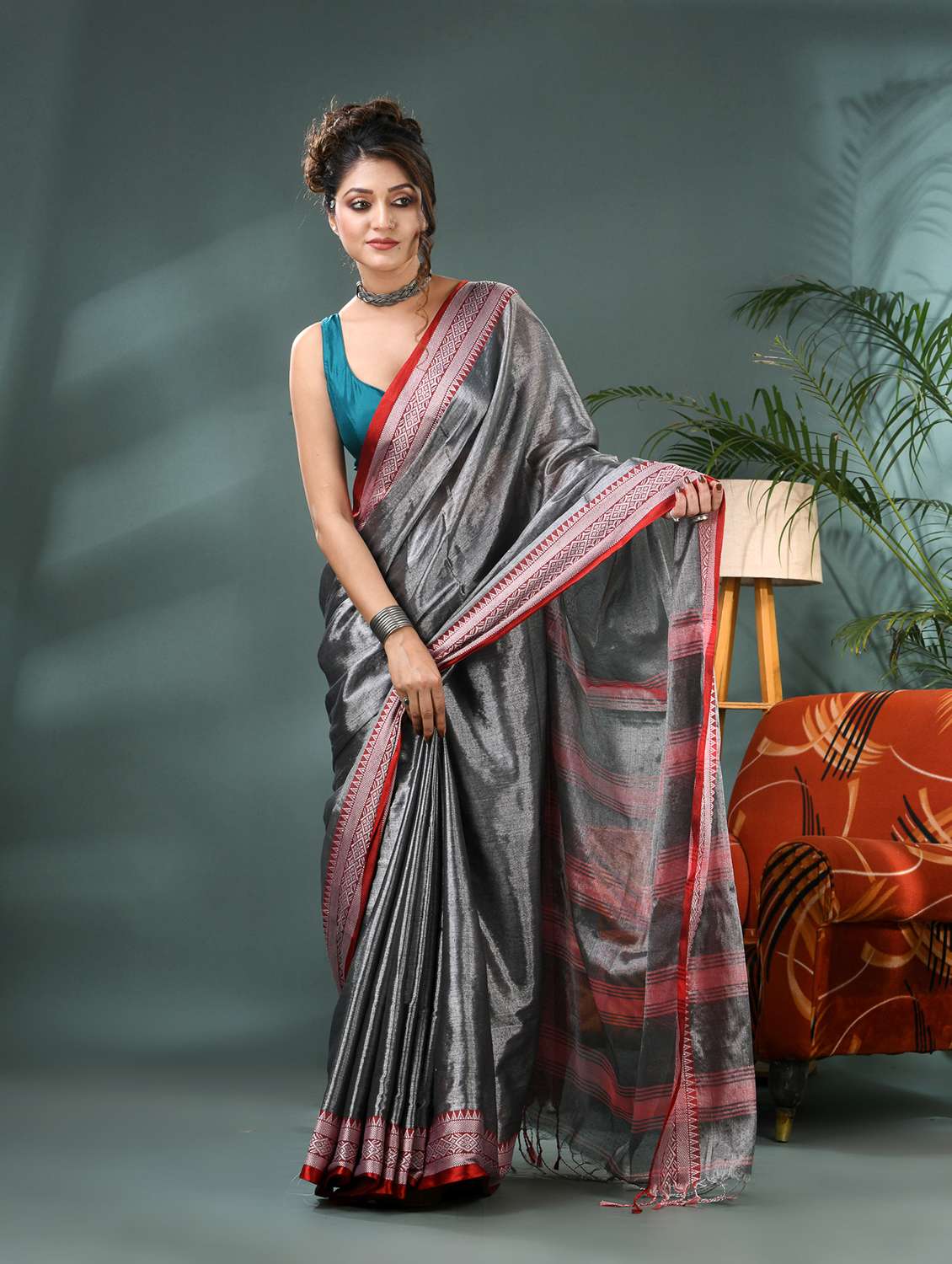 women solid with bordered handloom saree with blouse - 21986617 -  Standard Image - 2
