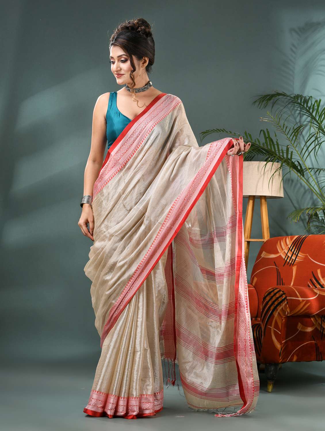 women solid with bordered handloom saree with blouse