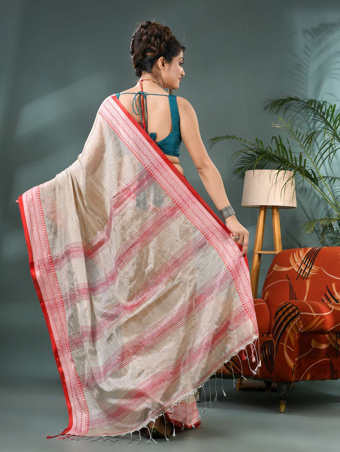 women solid with bordered handloom saree with blouse - 21986618 -  Standard Image - 2