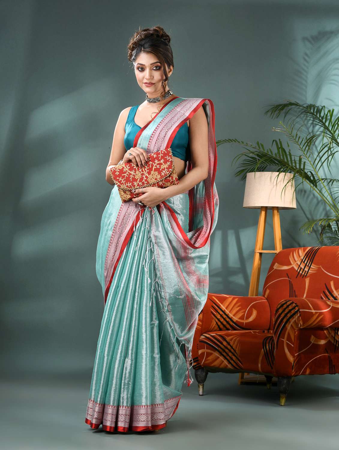 women solid with bordered handloom saree with blouse