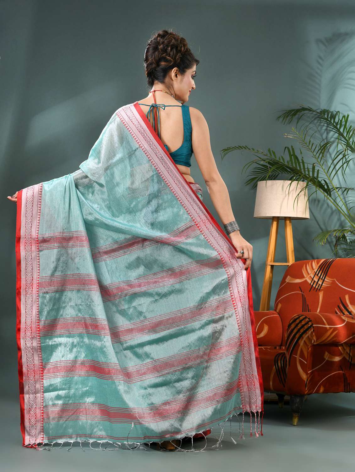 women solid with bordered handloom saree with blouse - 21986619 -  Standard Image - 2