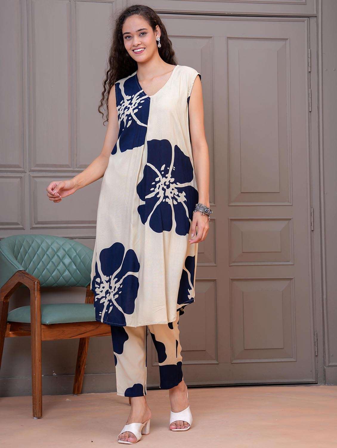 women bandhani print sleeveless kurta and pant set - 21986792 -  Standard Image - 2