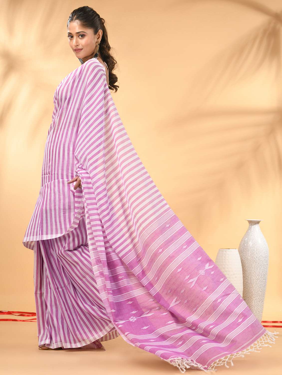 Women Striped Handloom Saree With Blouse - 21986956 -  Standard Image - 2