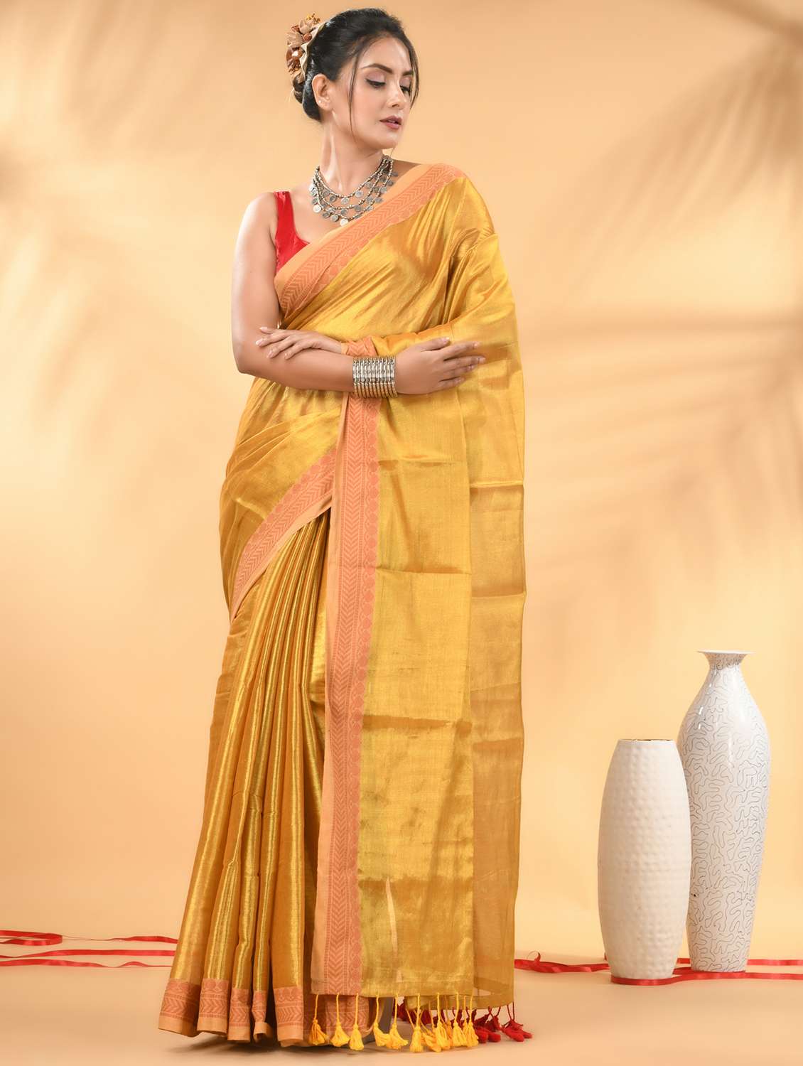 women solid with bordered handloom saree with blouse