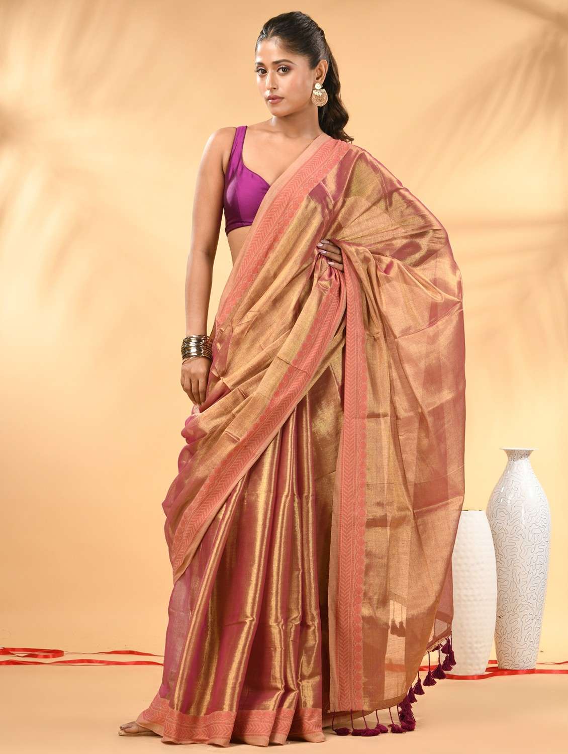 women solid with bordered handloom saree with blouse