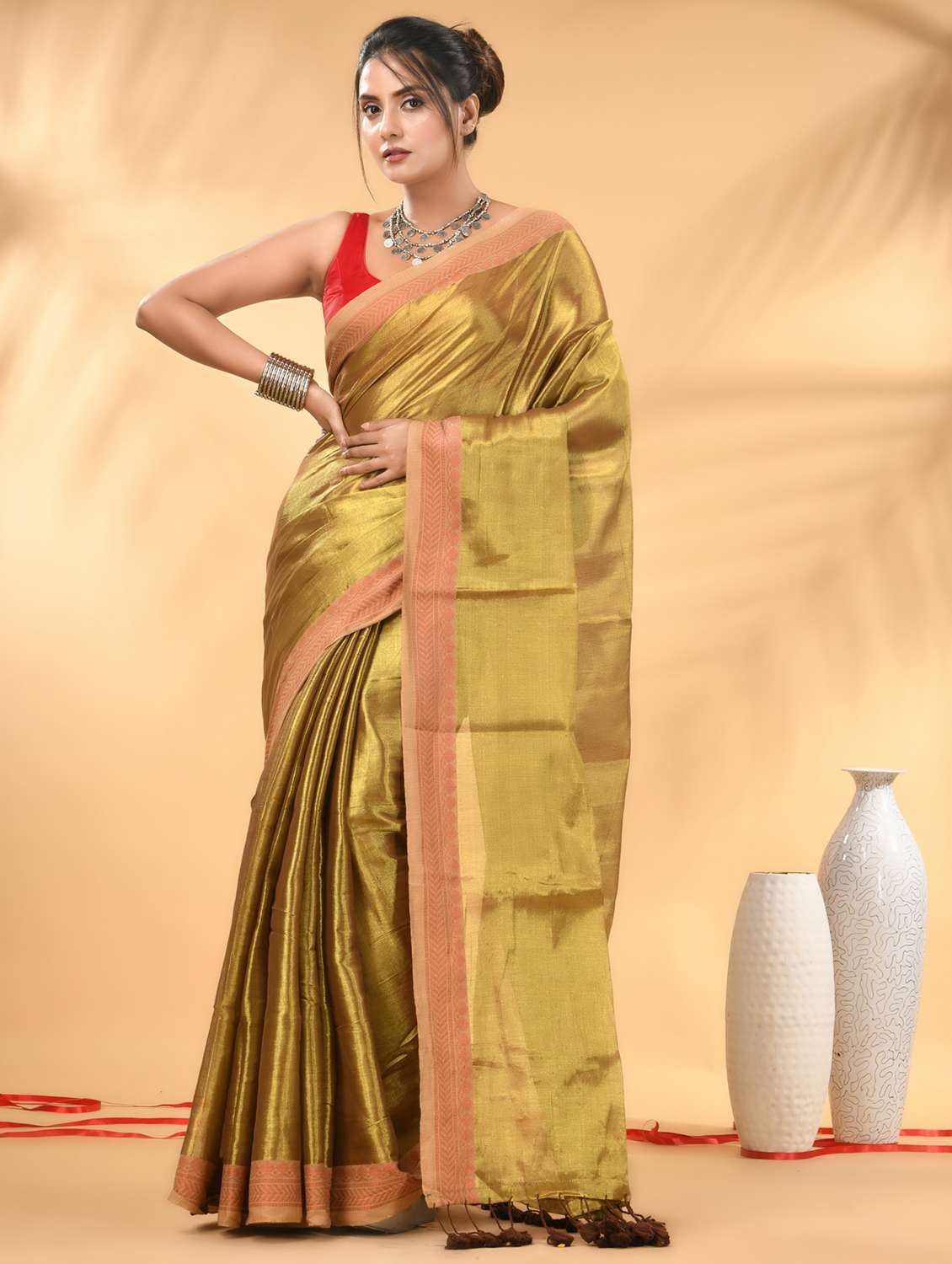 women solid with bordered handloom saree with blouse