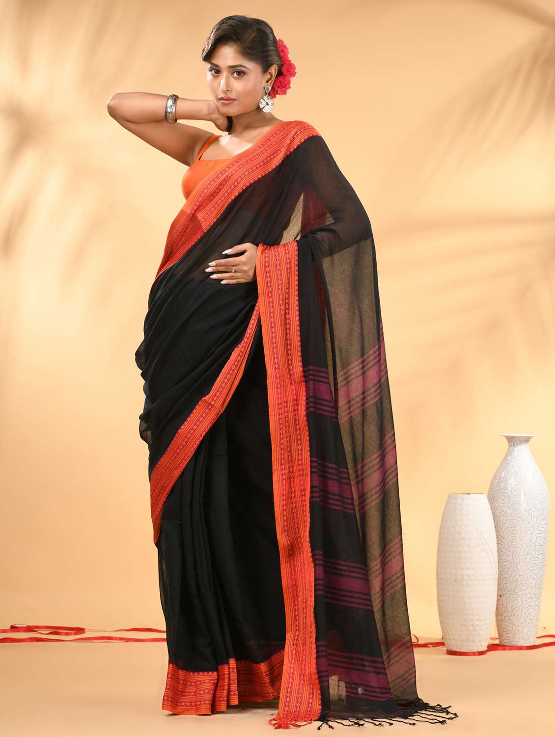 women solid with bordered handloom saree with blouse