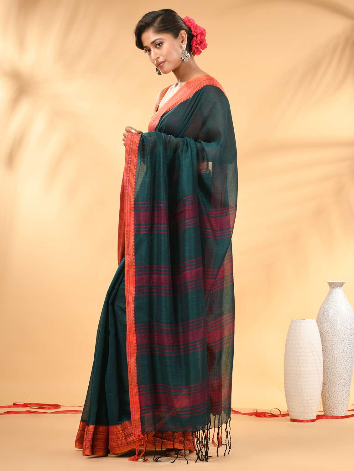 women solid with bordered handloom saree with blouse - 21986983 -  Standard Image - 2
