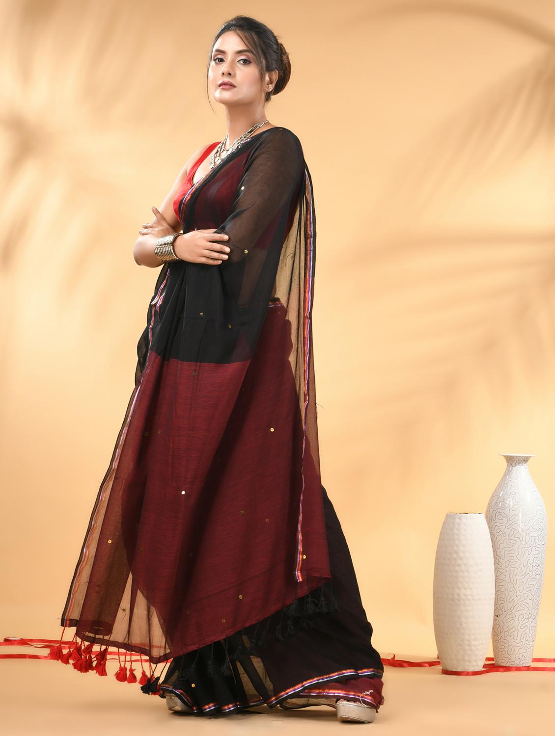 women black handloom saree with blouse - 21986990 - Standard Image - 2