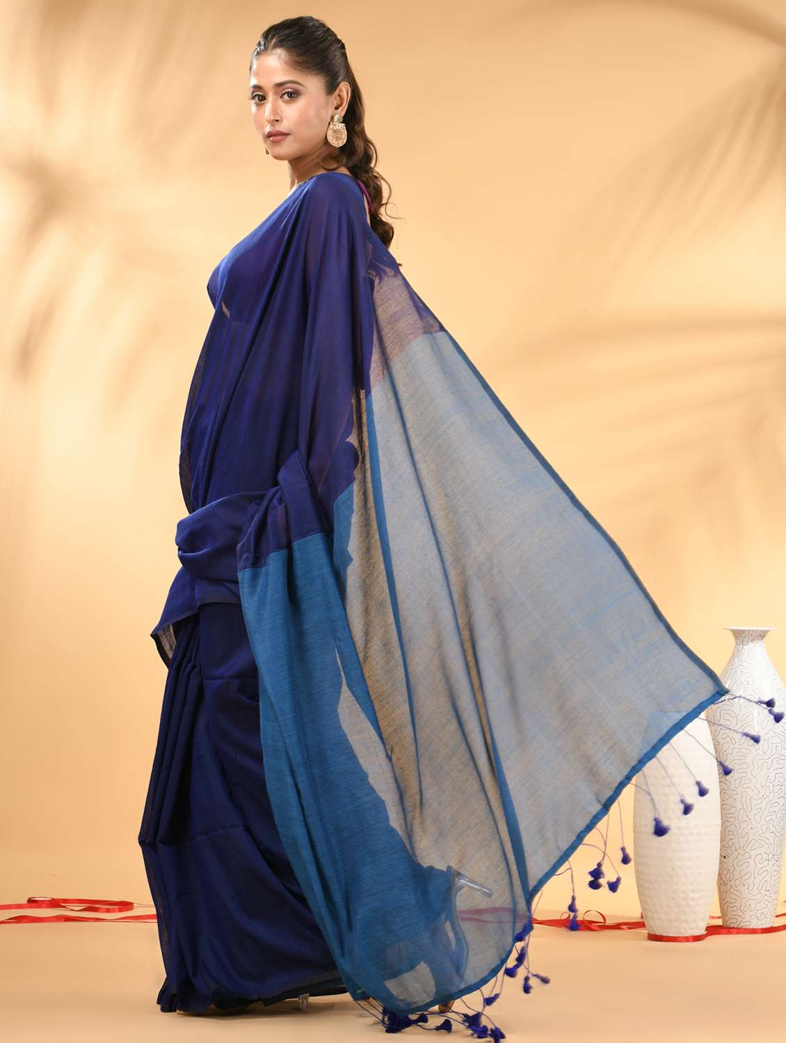 women solid handloom saree with blouse - 21987000 -  Standard Image - 2