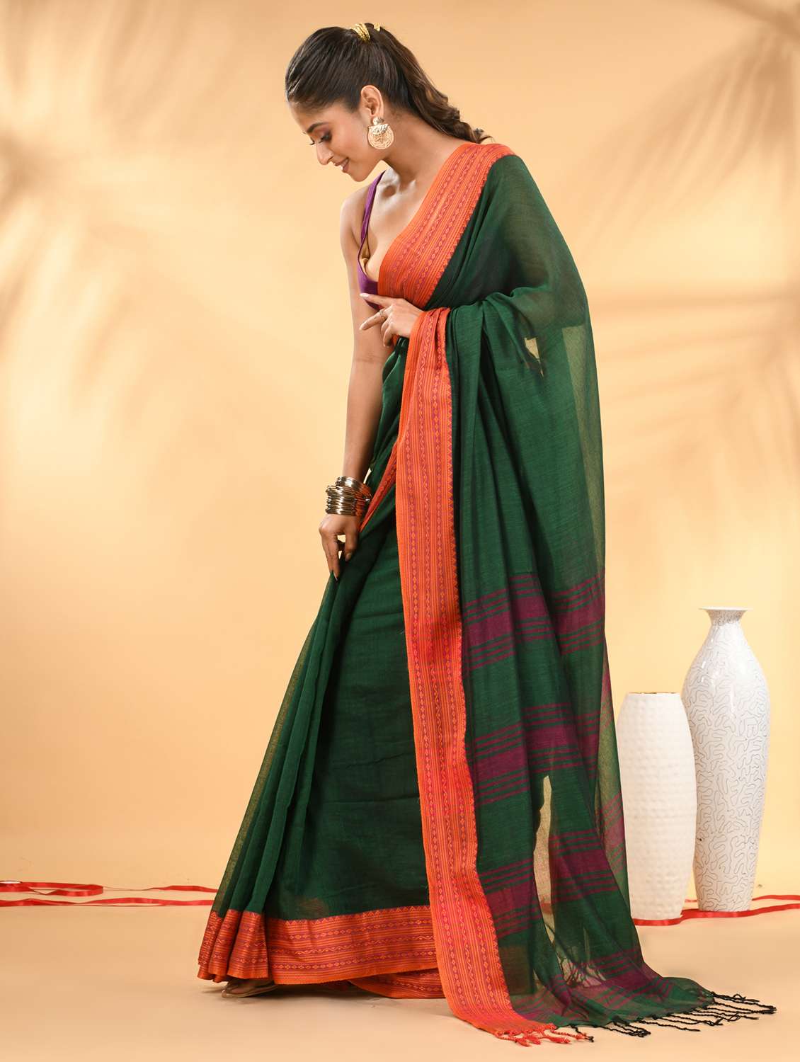 women solid with bordered handloom saree with blouse - 21987024 -  Standard Image - 2