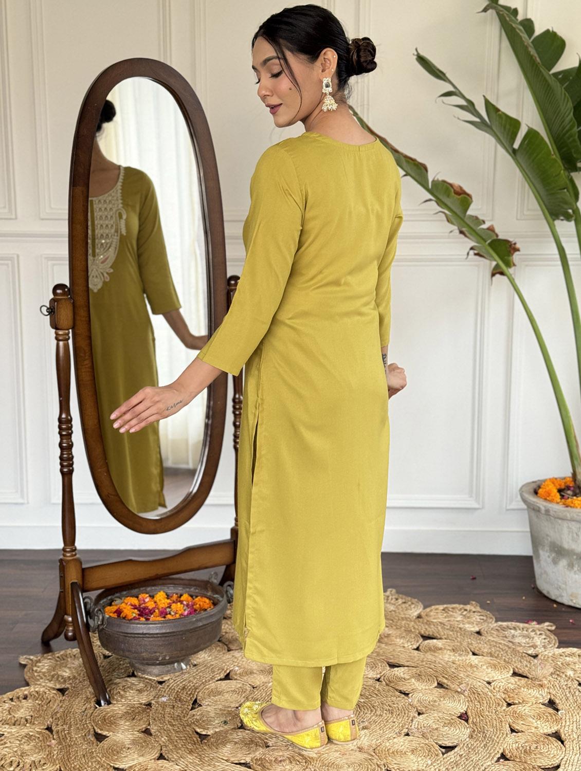 women three quarter sleeve kurta pant with dupatta set - 21987350 - Standard Image - 2