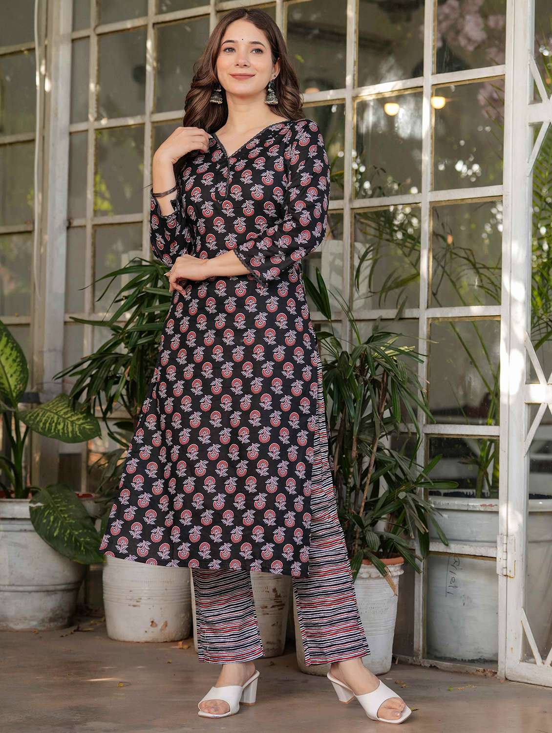 women three quarter sleeve kurta pant with dupatta set - 21987374 - Standard Image - 2