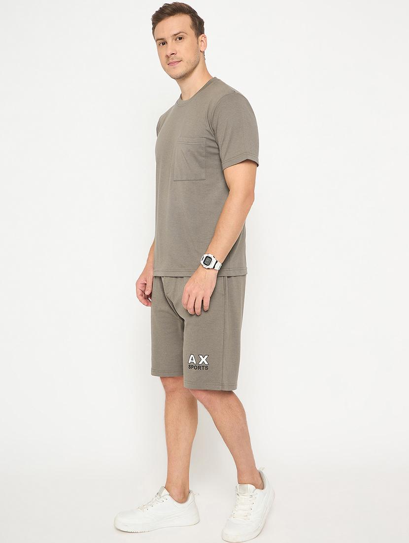 men solid short sleeve t-shirt & shorts co-ord set - 21987601 - Standard Image - 2