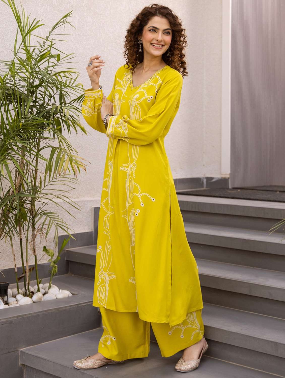 women printed long sleeve kurta palazzo set - 21988079 - Standard Image - 2