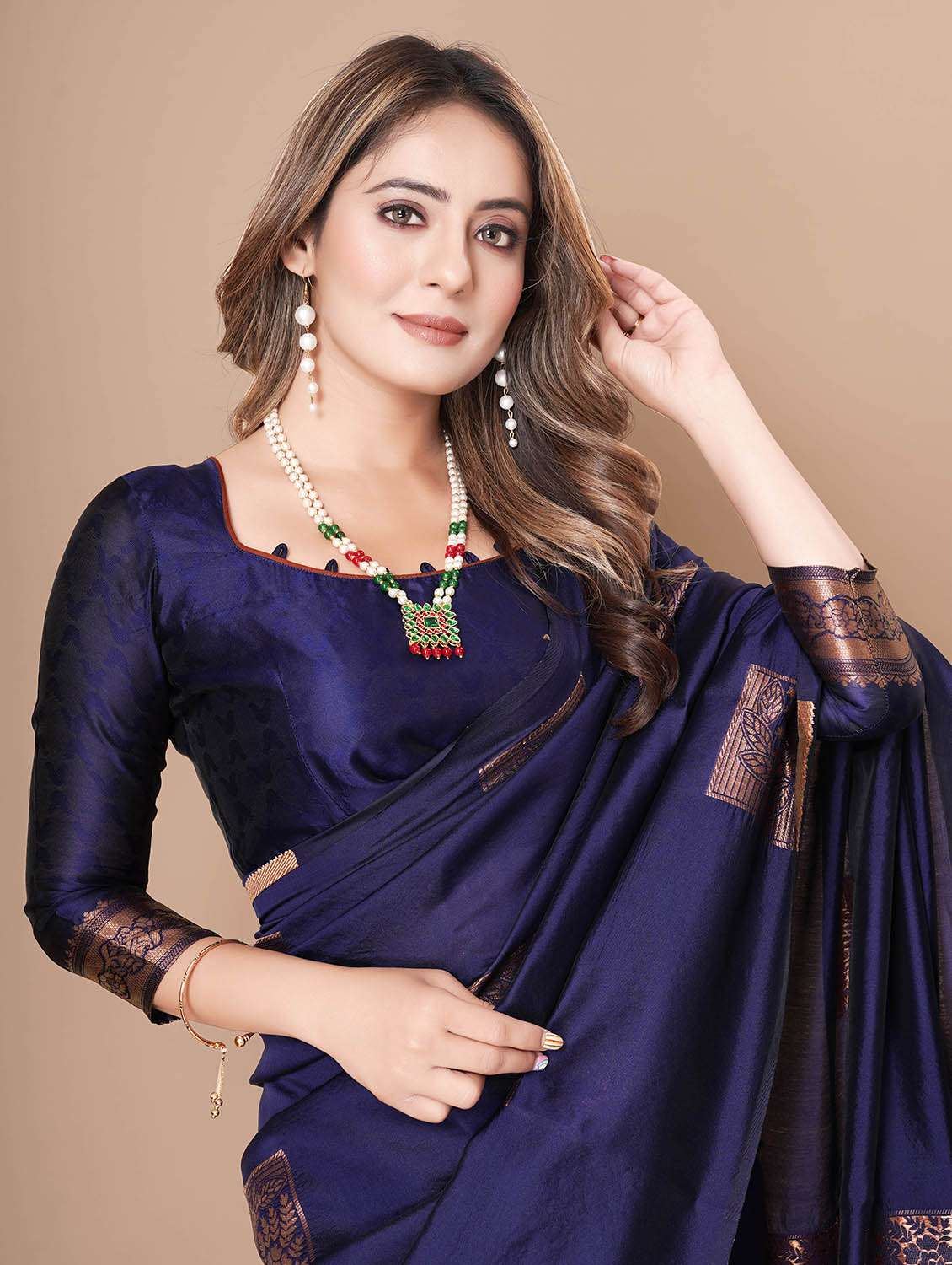 women self design banarasi saree with blouse - 21988704 - Standard Image - 2