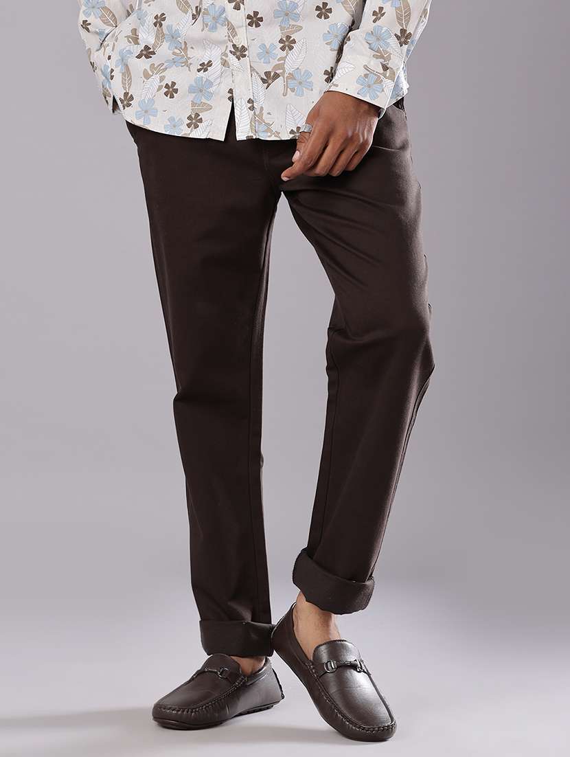 men solid mid rise straight fit chinos 