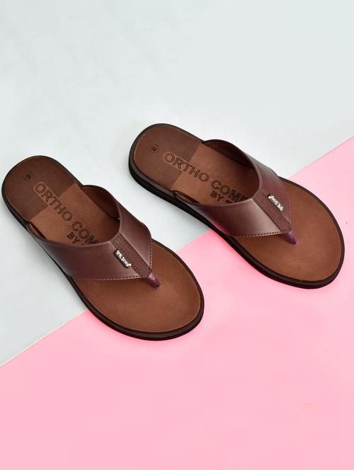 men toe separator diabetic and orthopedic flip flop - 21991489 -  Standard Image - 0