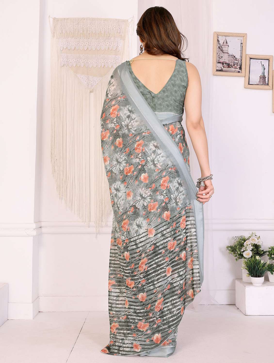 women floral printed saree with blouse - 21991634 -  Standard Image - 2