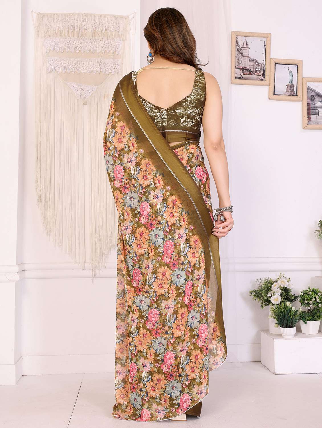 women floral printed saree with blouse - 21991637 -  Standard Image - 2