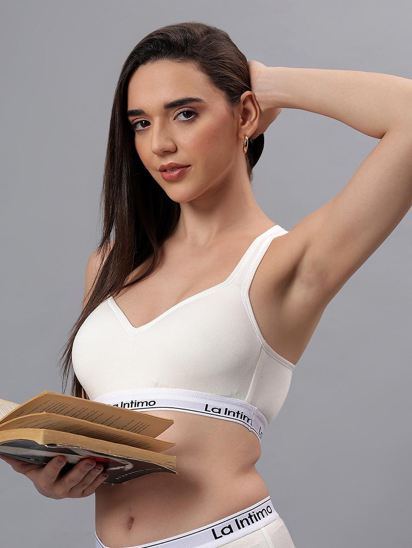 women solid lightly padded sports bra