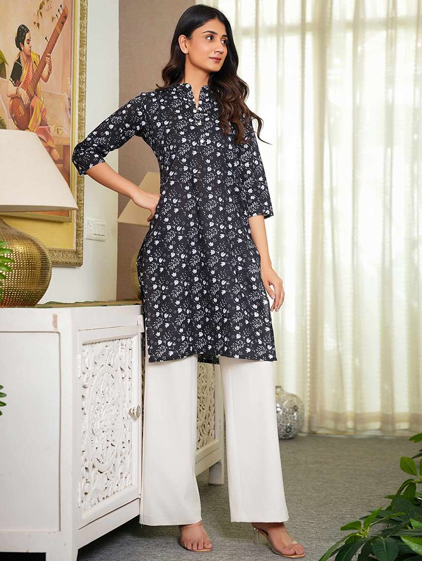 women printed three quarter sleeve straight kurta