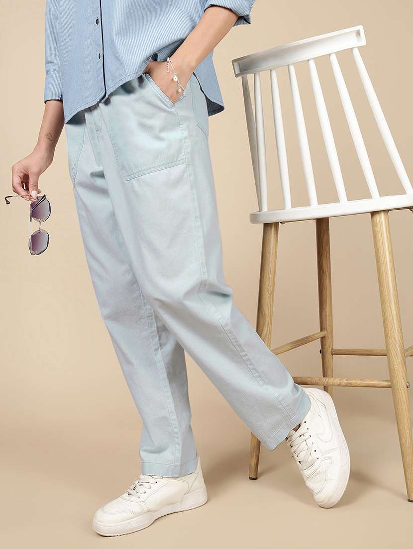 women solid mid rise straight trouser