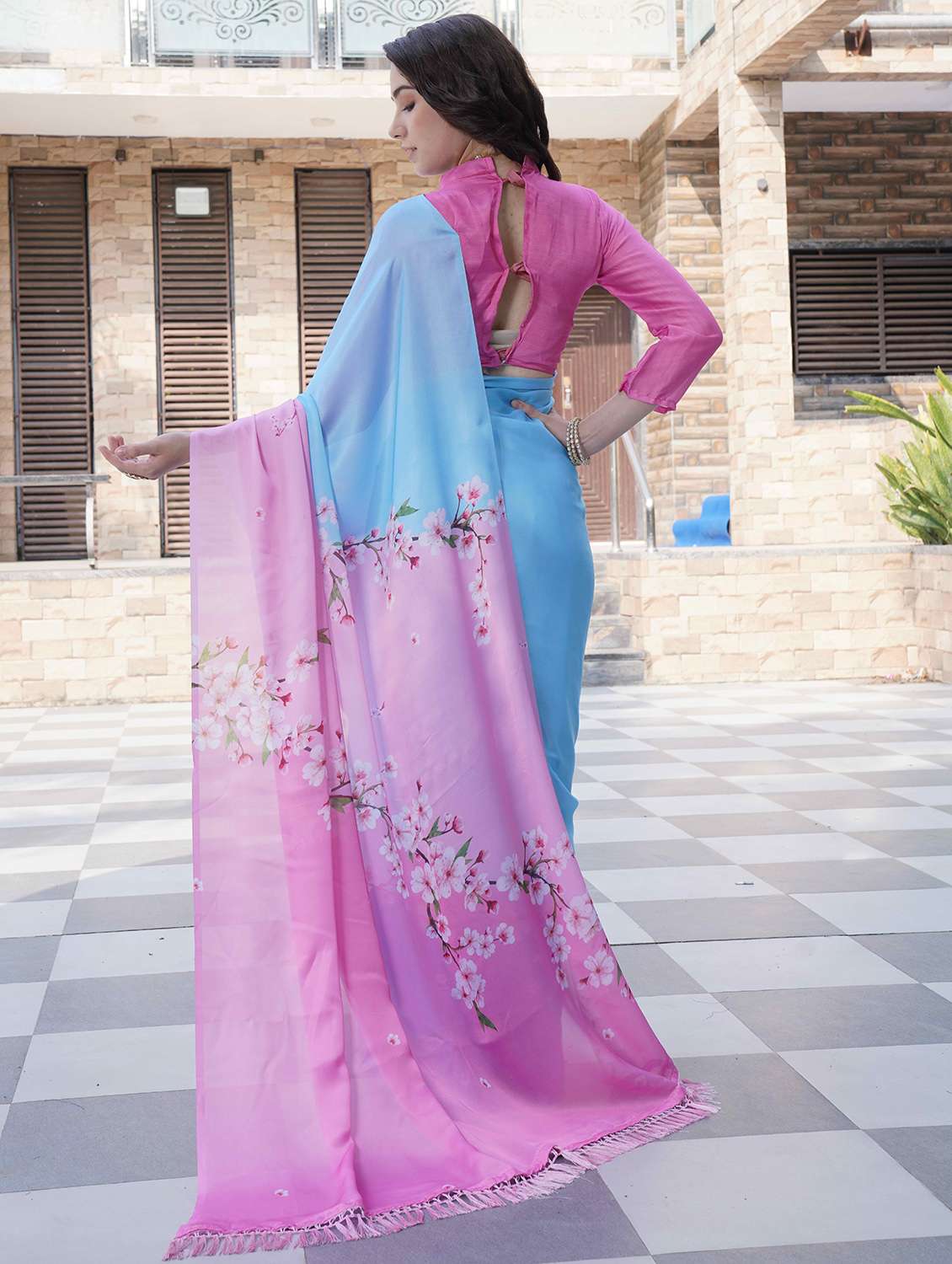 women floral printed saree with blouse - 21993929 -  Standard Image - 2