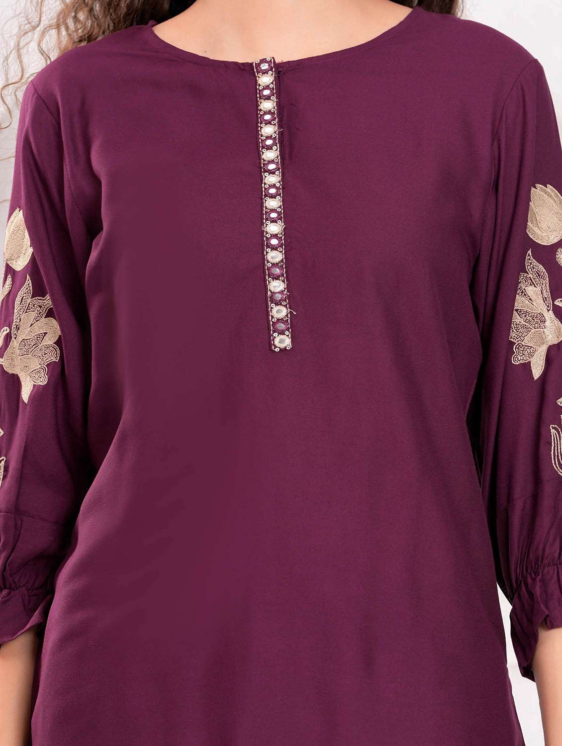 women embroidered kurta and pant set - 21995165 - Standard Image - 2