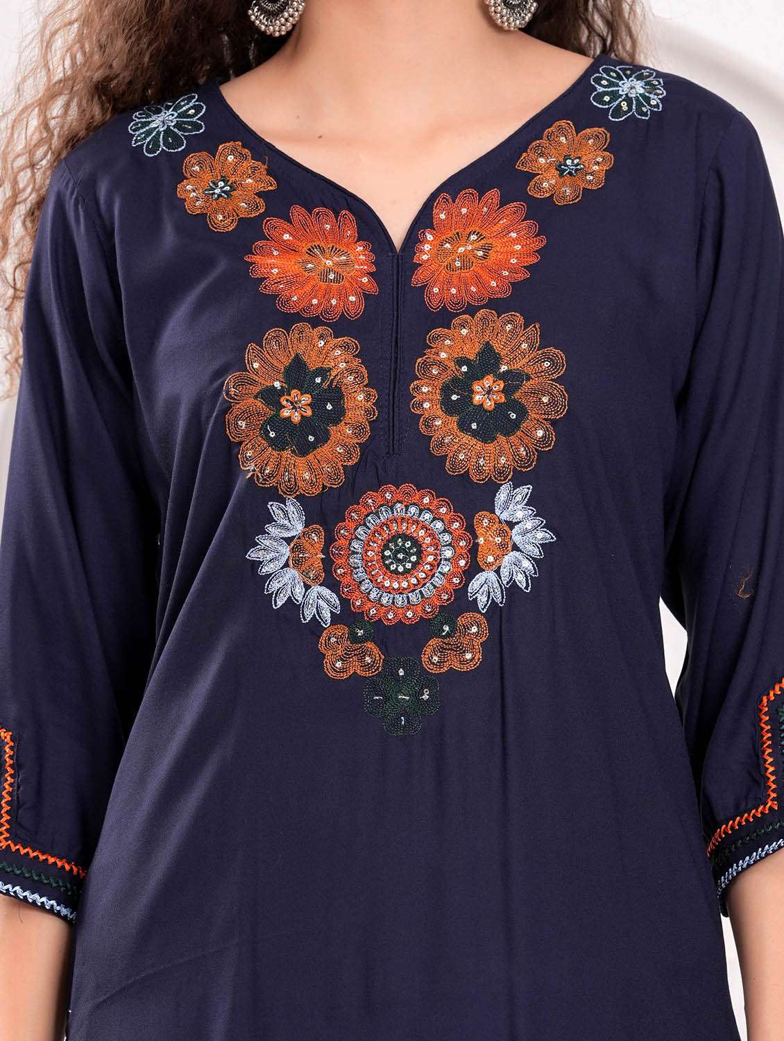 women embroidered kurta and pant set - 21995169 -  Standard Image - 2