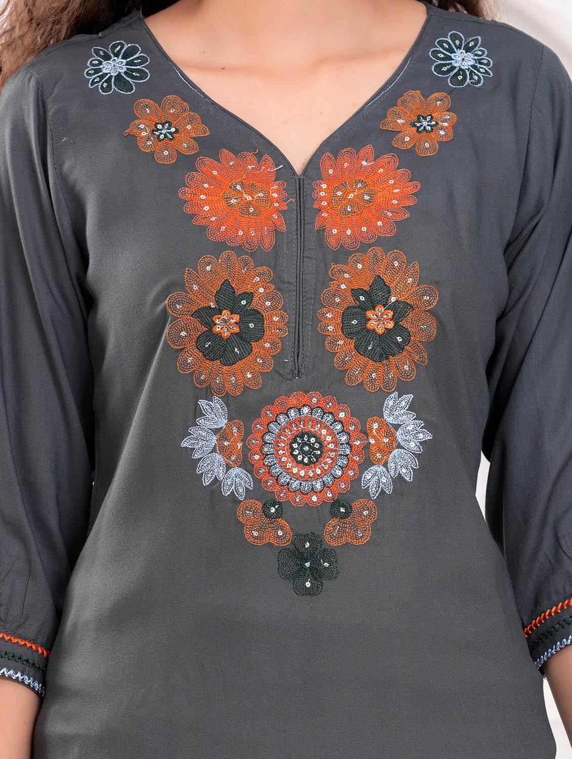 women embroidered kurta and pant set - 21995170 - Standard Image - 2