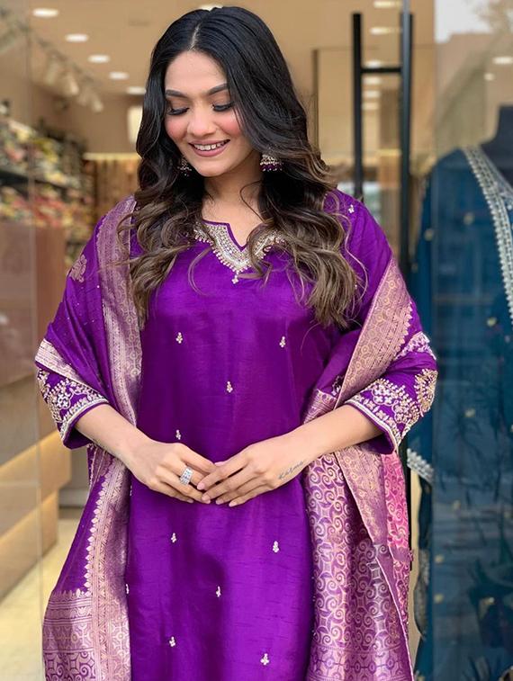 women embroidered kurta and pant with dupatta - 21995257 - Standard Image - 2