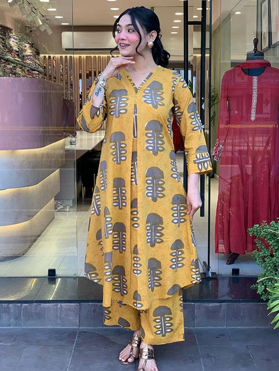 women printed three quarter sleeve kurta palazzo set - 21997877 - Standard Image - 2