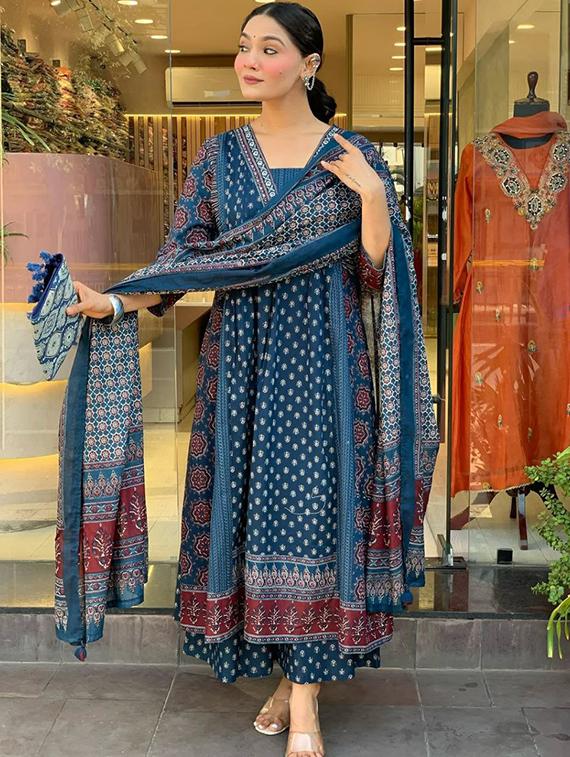 women printed three quarter sleeve kurta palazzo with dupatta set - 21997878 - Standard Image - 2