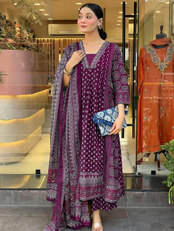 women printed three quarter sleeve kurta palazzo with dupatta set - 21997880 - Standard Image - 2