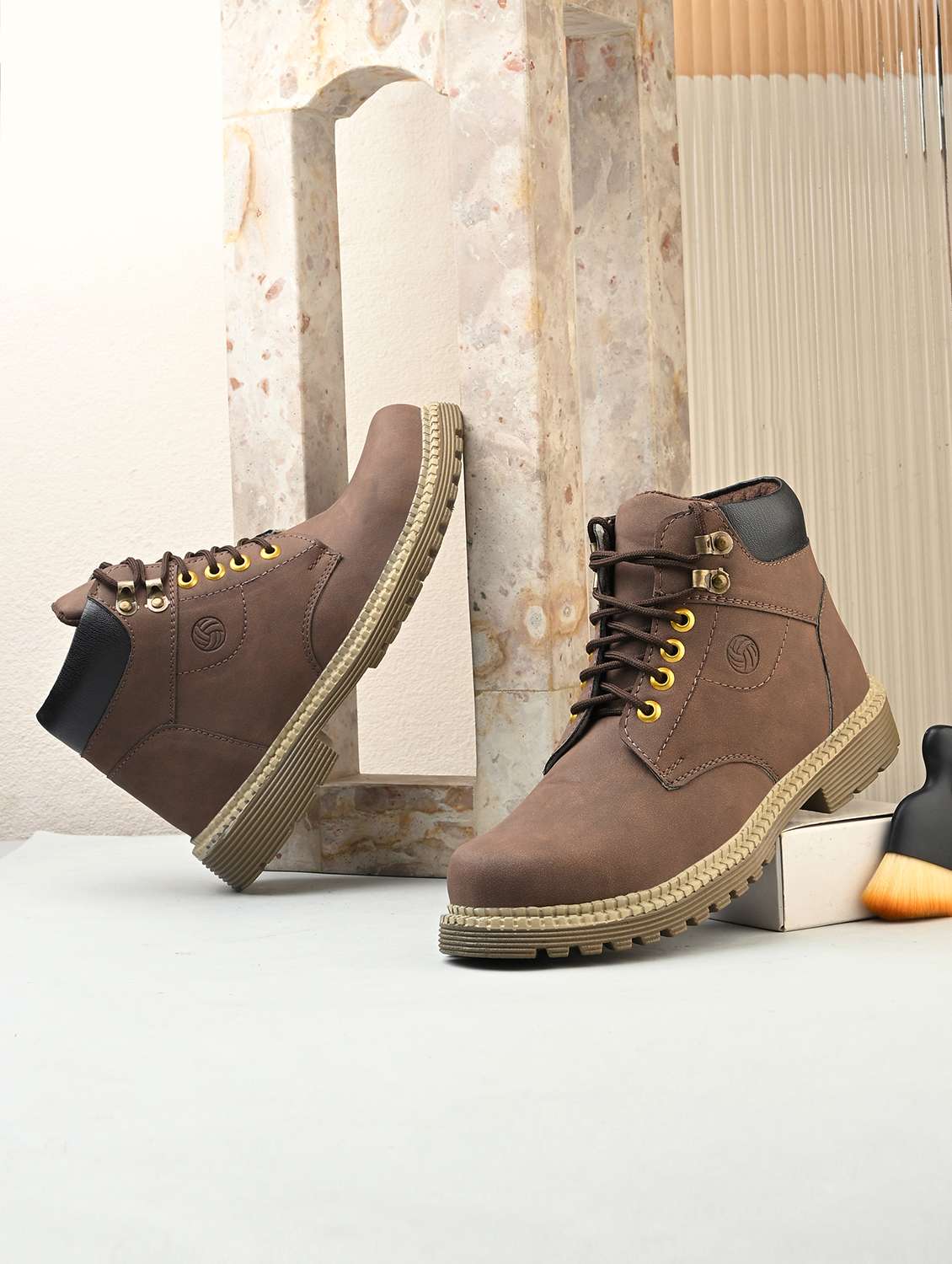 men brown lace up boot