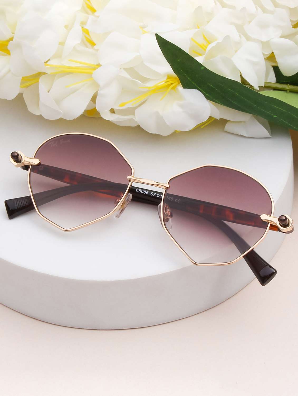 ted smith unisex aesthetic-bold gold-brown oval sunglasses with uv protected lens