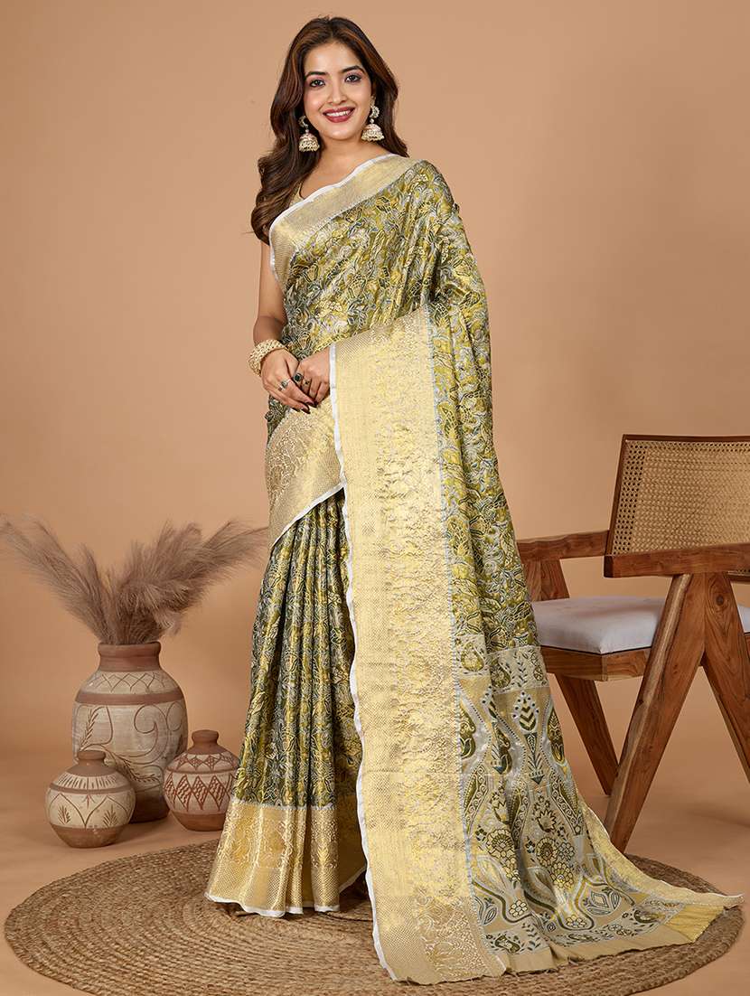 women self design kanjivaram saree with blouse
