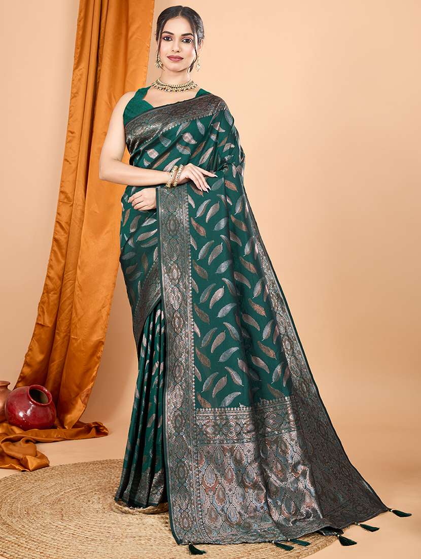 women self design banarasi saree with blouse